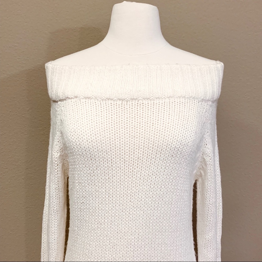 Off-the-shoulder Sweater - Picture 3 of 8